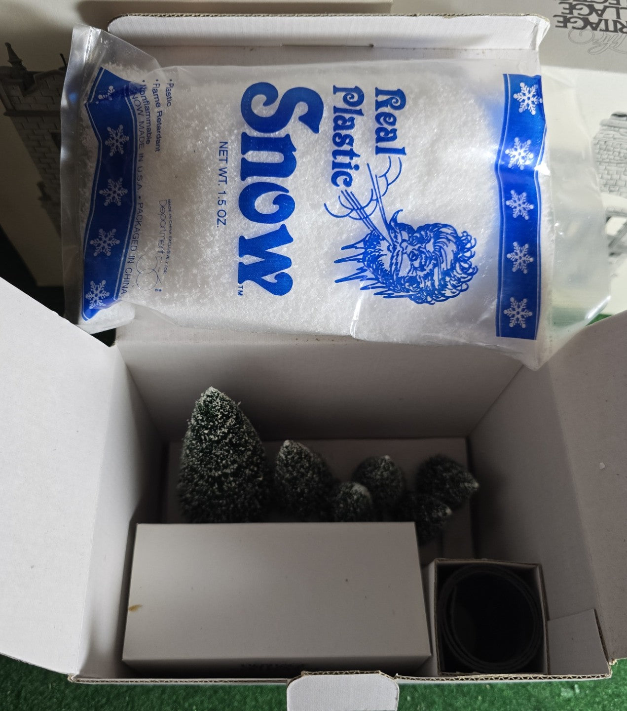 Dickens' Village Start A Tradition Set